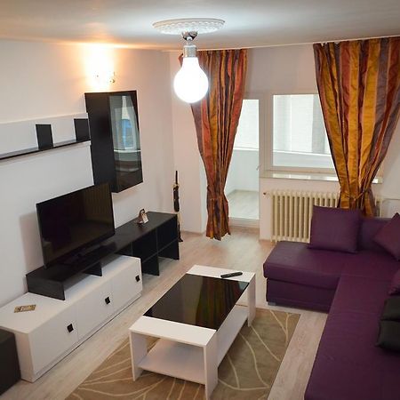 Dracula Adventure Tours Accommodation Bukarest Exterior foto