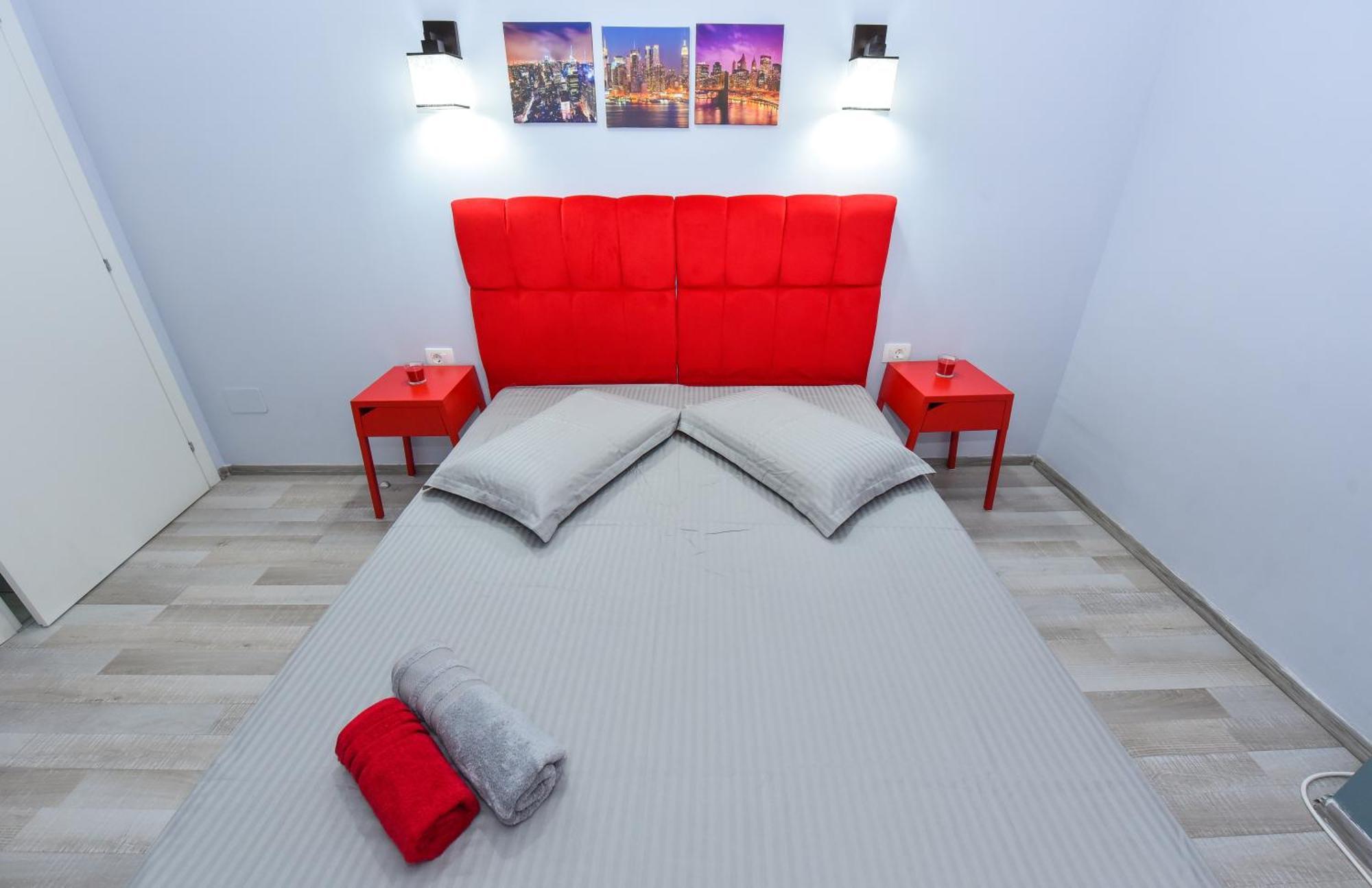 Dracula Adventure Tours Accommodation Bukarest Exterior foto