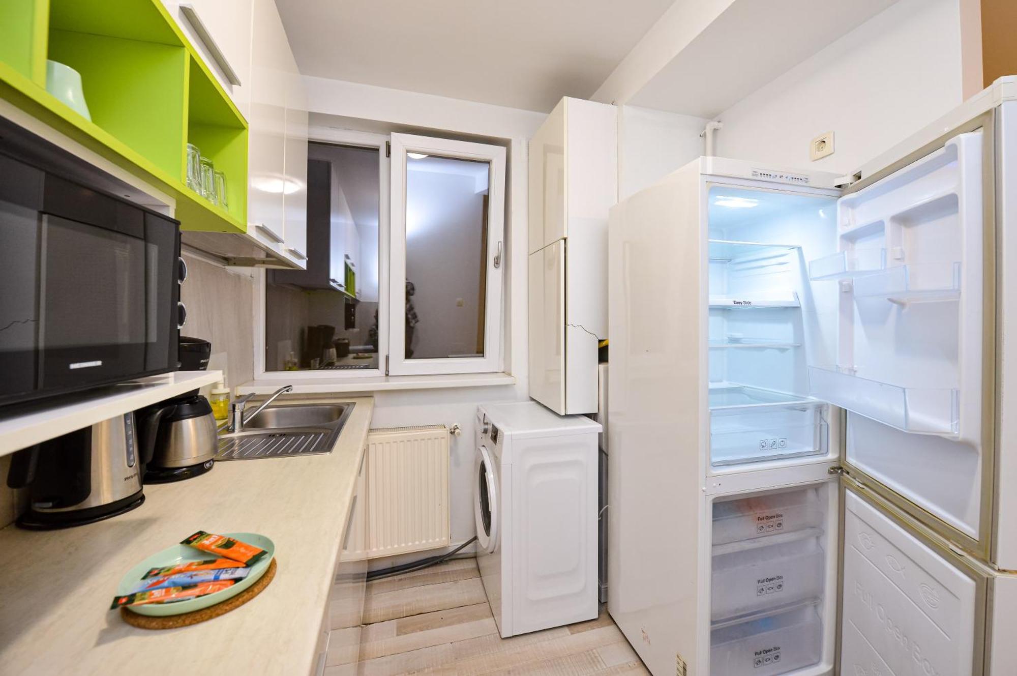 Dracula Adventure Tours Accommodation Bukarest Exterior foto