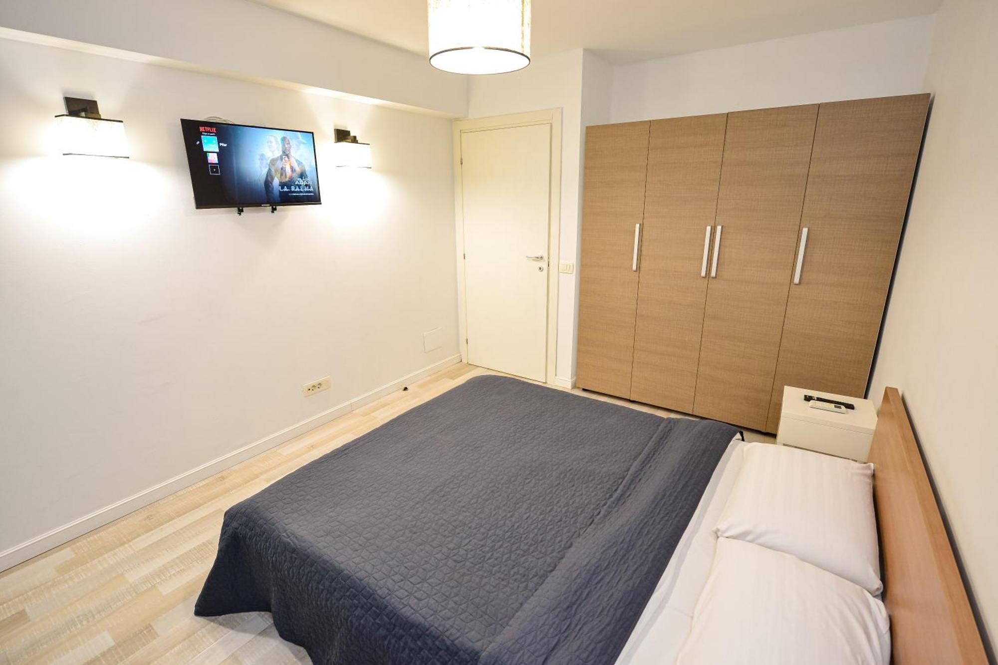 Dracula Adventure Tours Accommodation Bukarest Exterior foto