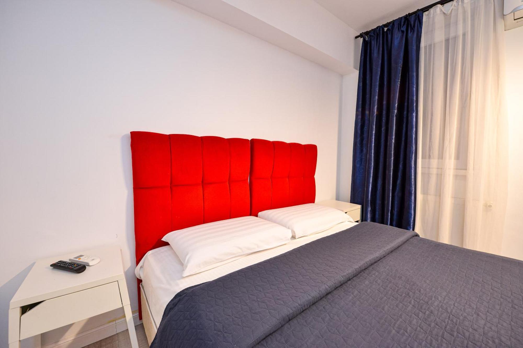Dracula Adventure Tours Accommodation Bukarest Exterior foto