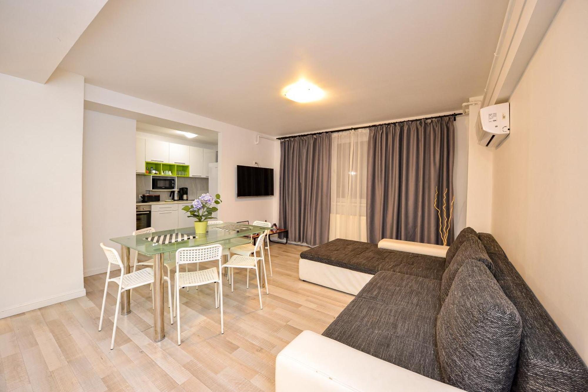 Dracula Adventure Tours Accommodation Bukarest Exterior foto