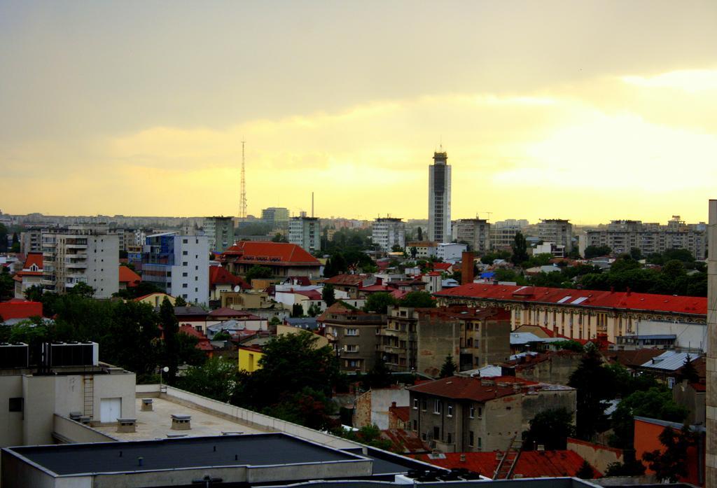 Dracula Adventure Tours Accommodation Bukarest Exterior foto