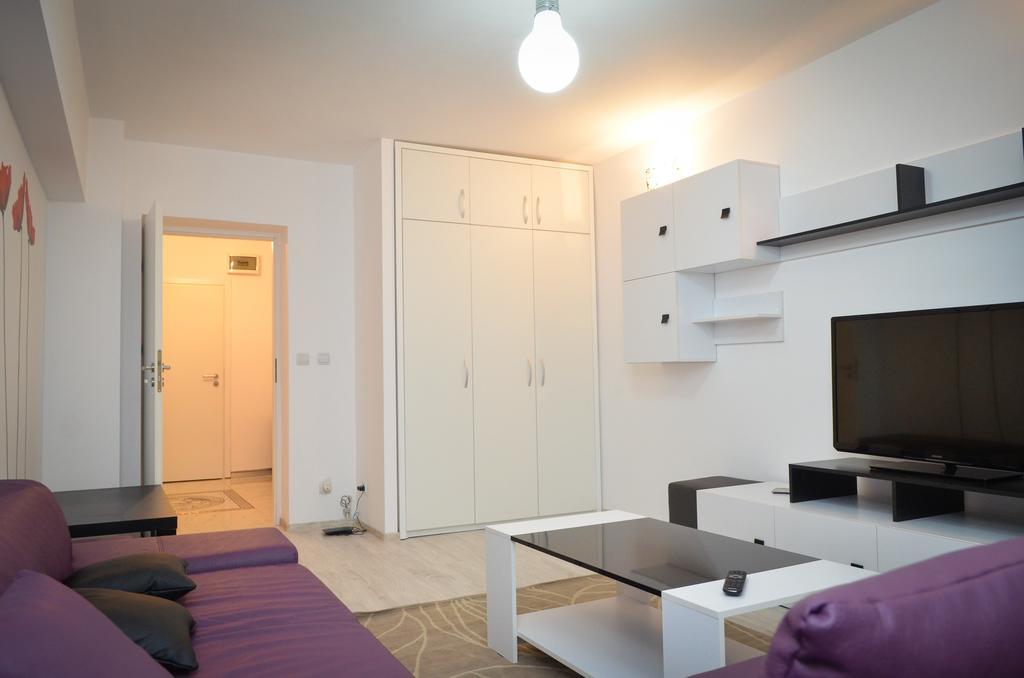 Dracula Adventure Tours Accommodation Bukarest Exterior foto